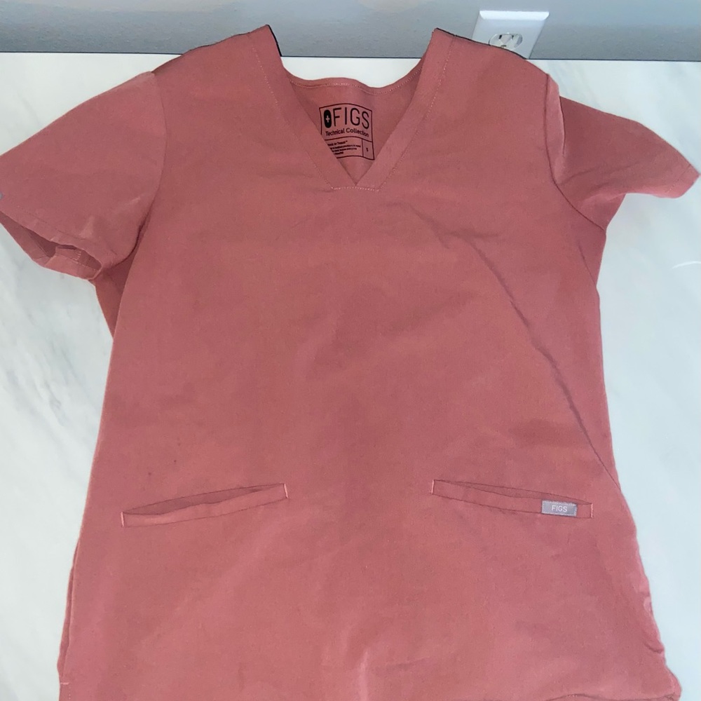 Figs scrub top